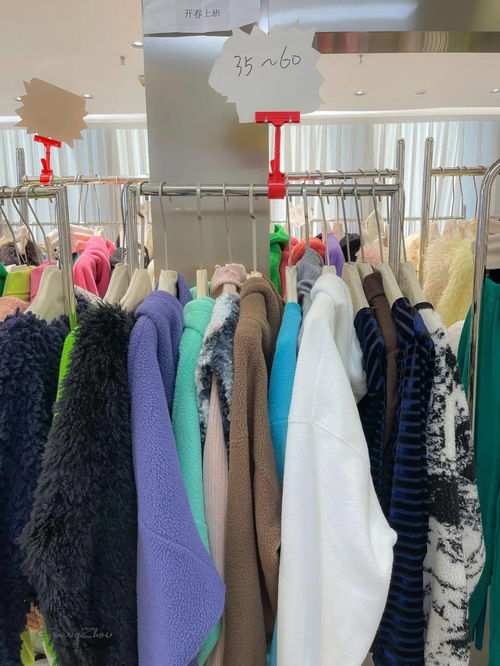 服裝批發市場清倉尋寶 100元3件靚衫與20元牛仔褲，哪里更抵？