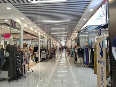 到點(diǎn)就關(guān)門？即墨服裝市場(chǎng)深夜閉門困客，商戶嘆息 剛回流的人氣又散了